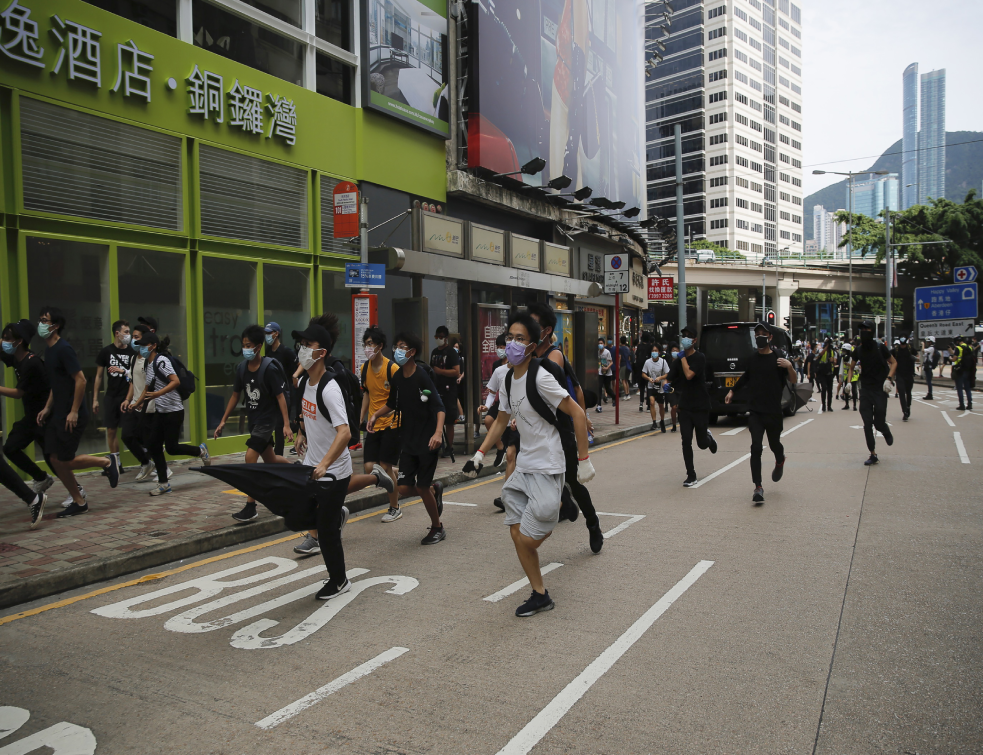 <span style='color:red;'><b>HONGKONG</b></span>: Suzavac protiv demonstranata